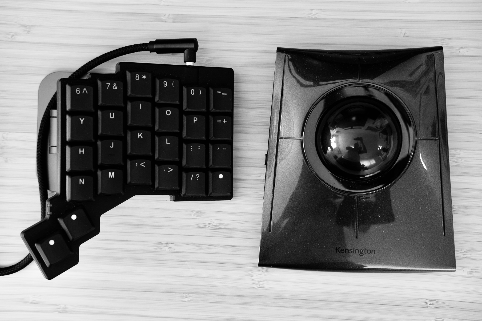 Voyager右邊和軌跡球特寫